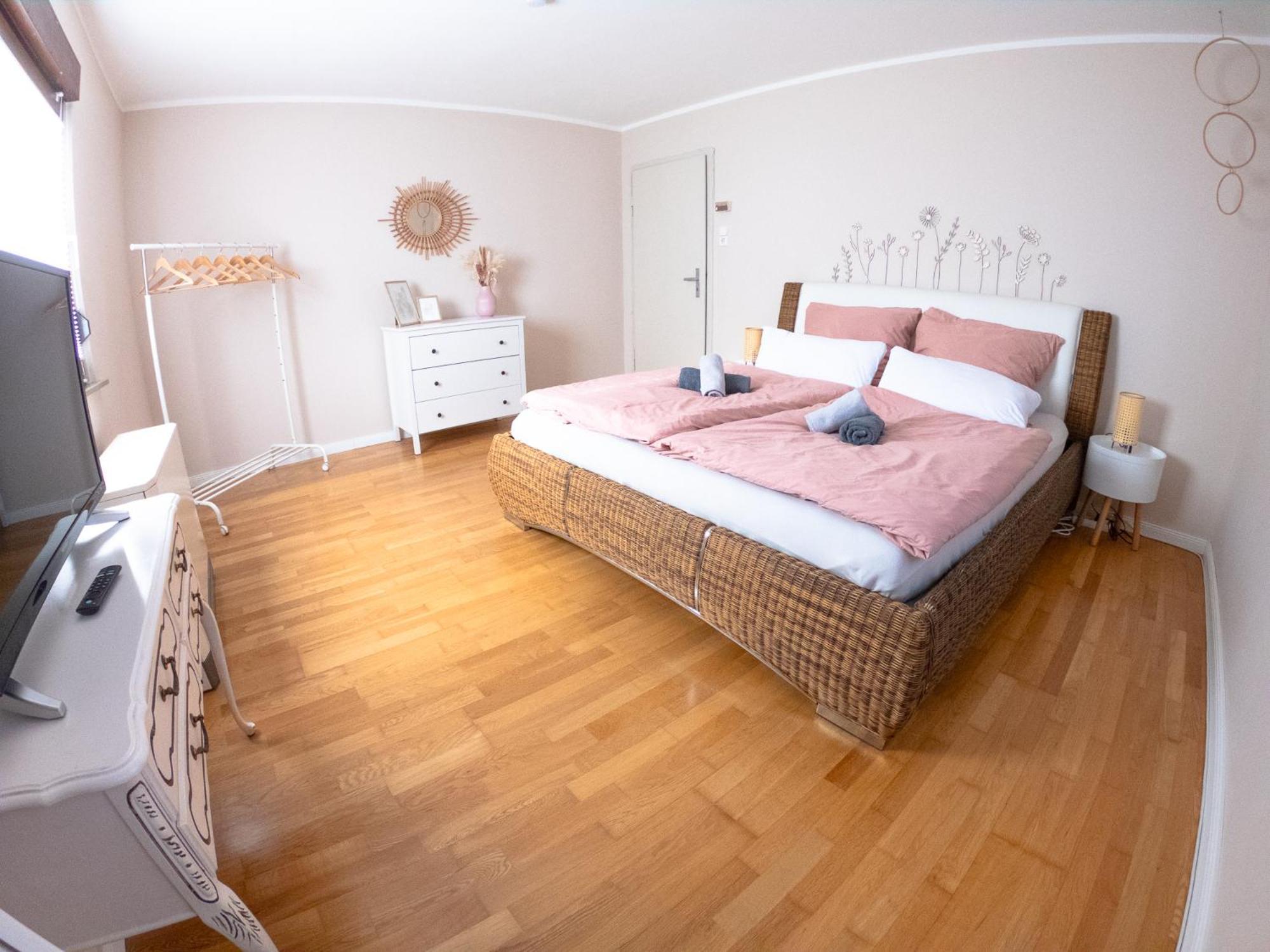 Happybnb Apartment Mit Sonniger Terrasse Lochgau Exteriör bild