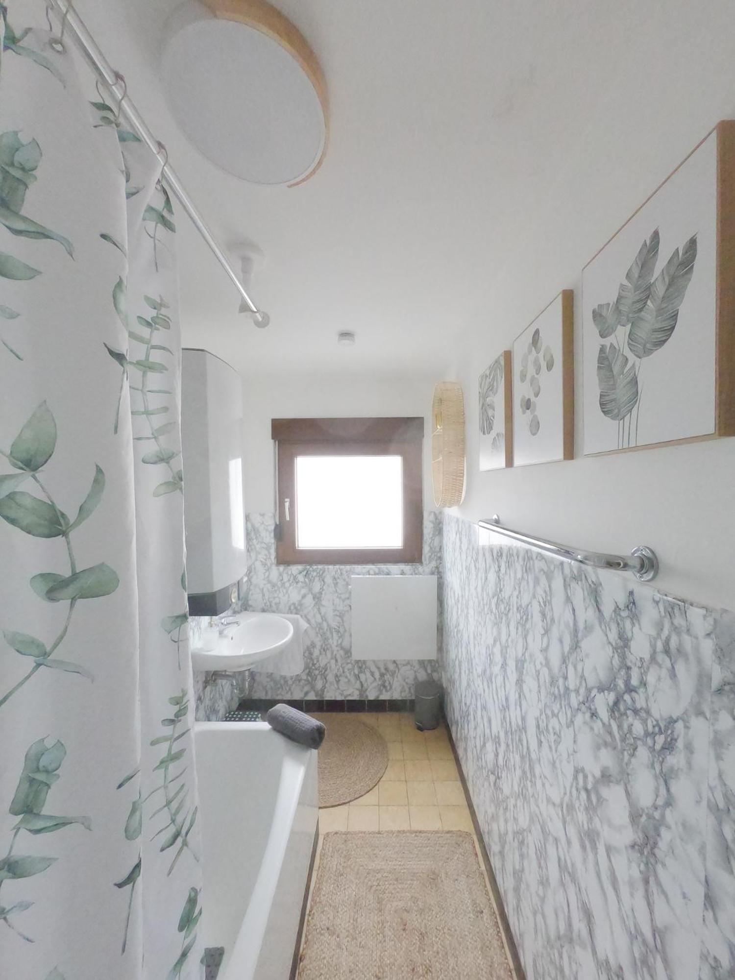 Happybnb Apartment Mit Sonniger Terrasse Lochgau Exteriör bild